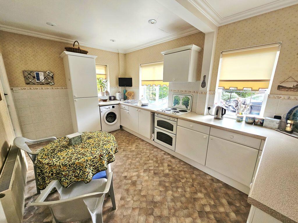 Manor Drive, Sutton Coldfield, B73 63R photo 4