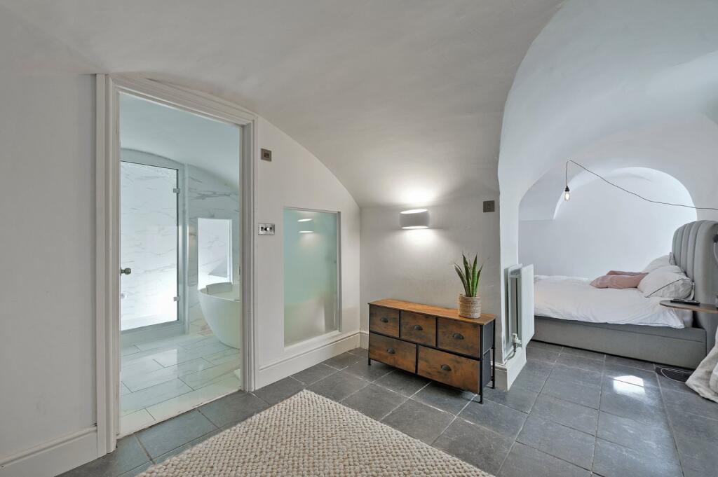 Apartment in Bristol - More