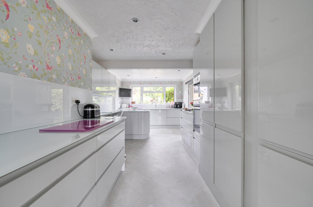Southview Rise, Alton, Hampshire, GU34 photo 3