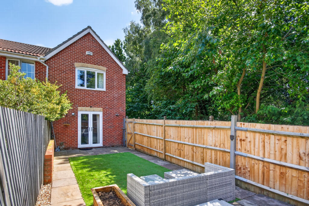 Main image of property: Hopper Vale, Bracknell, RG12