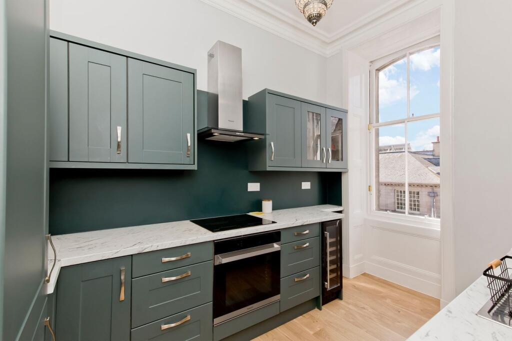 Apartment in Edinburgh, Lorne, Leith Central - View 3