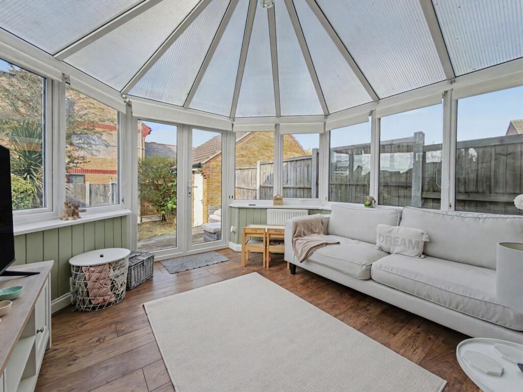 House in Southend-on-Sea - More