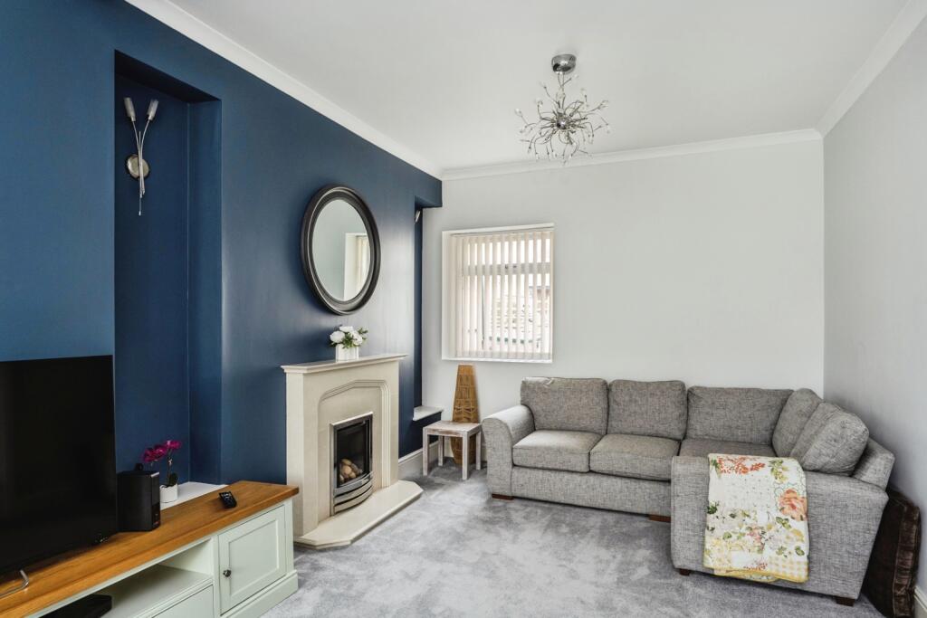 House in Upper Loughor, Llwchwr - More