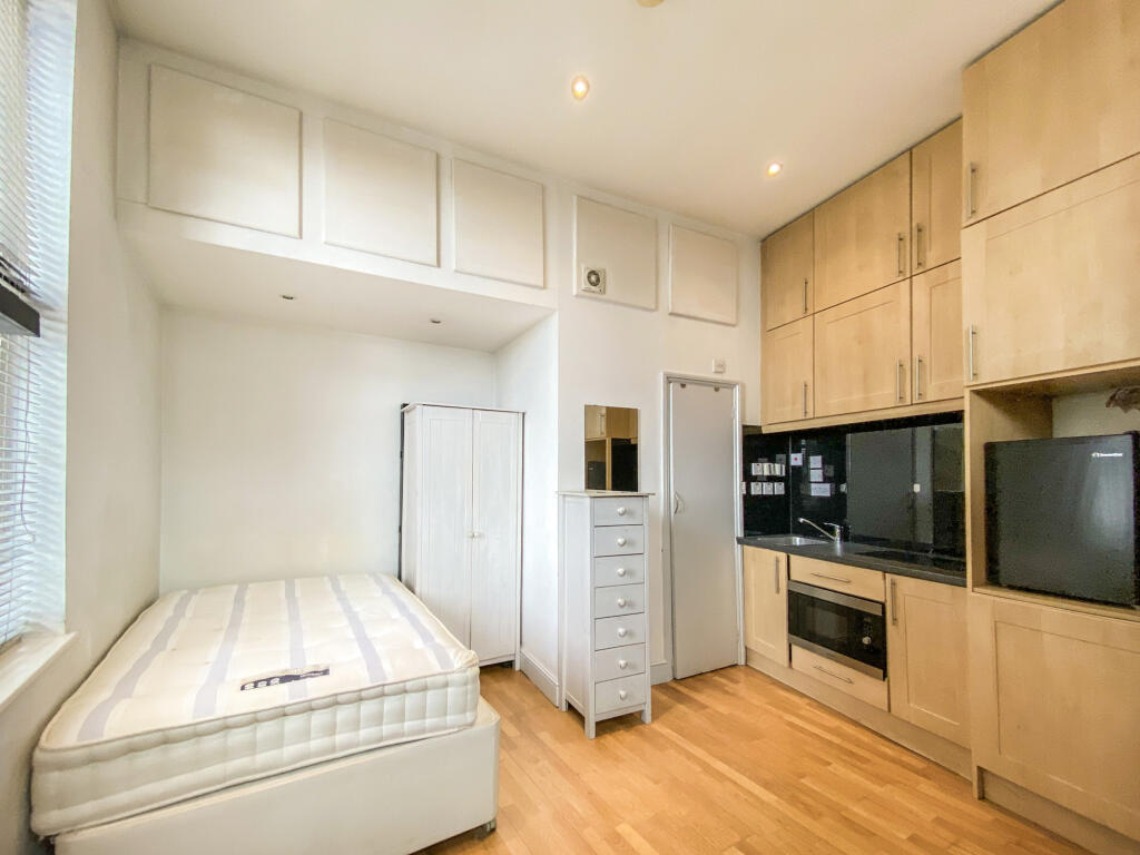 Main image of property: Fleet Street, EC4Y