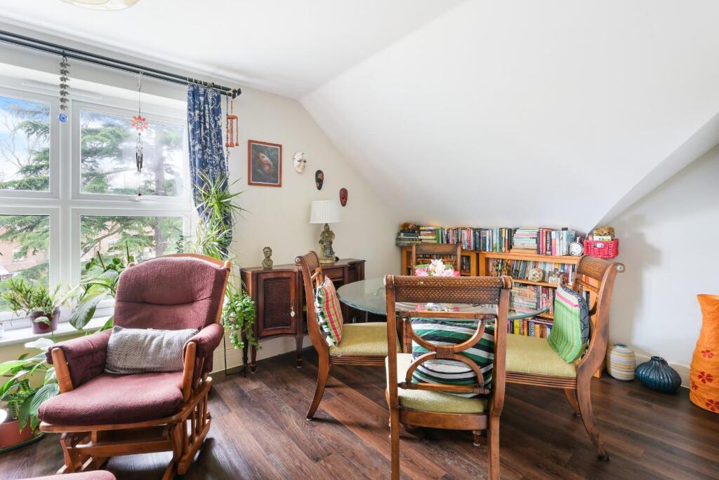 Richmond Crescent, Epsom - More