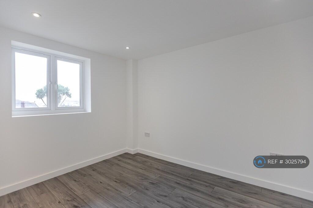 Apartment in Truro - View 4