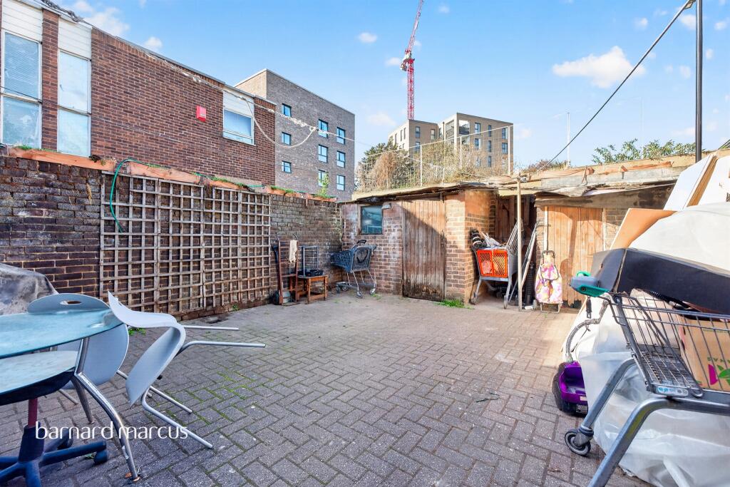 House in London - View 3