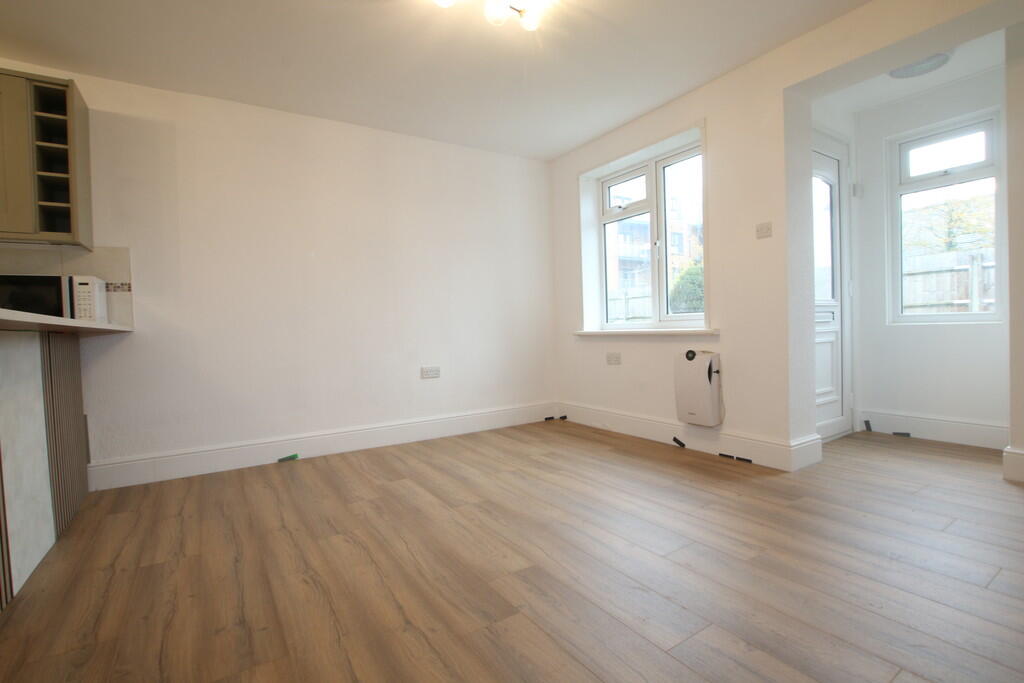 Colnbrook photo 4