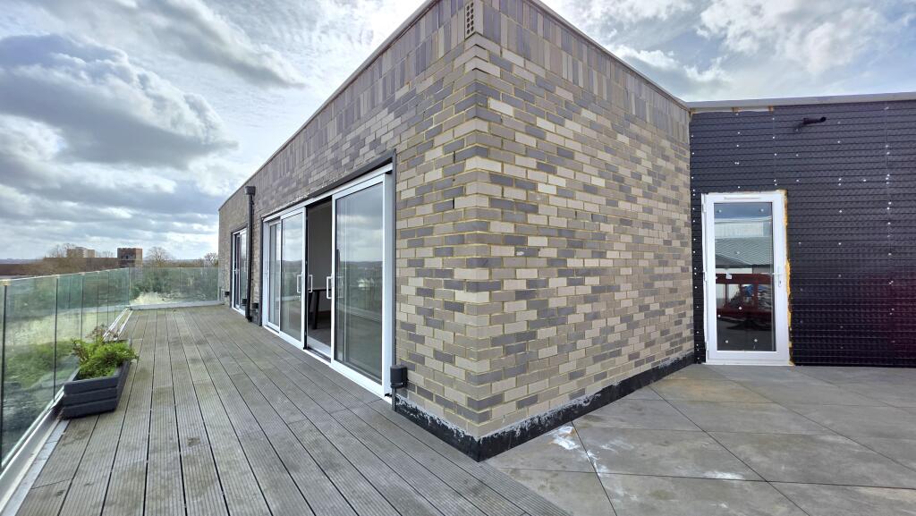 Main image of property: High Street, Northfleet, DA11