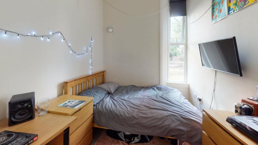 5 bedroom property for rent