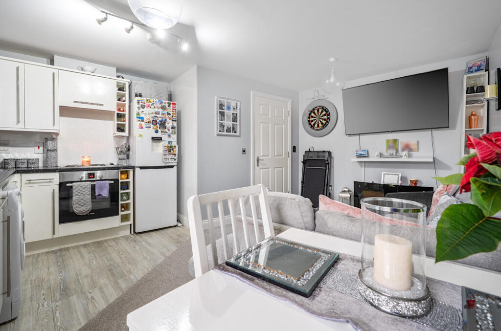 Apartment in Swindon - More