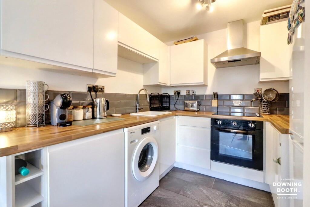Apartment in Walsall, Streetly - View 3