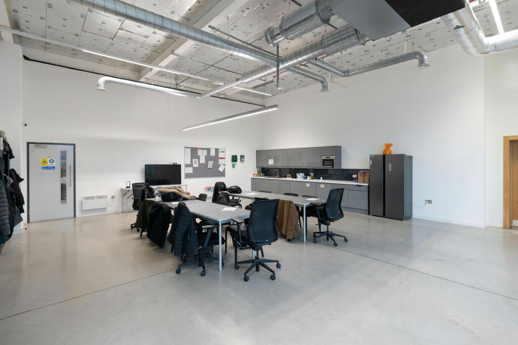 DC1 Everest Logistics Park Croydon 028.jpg