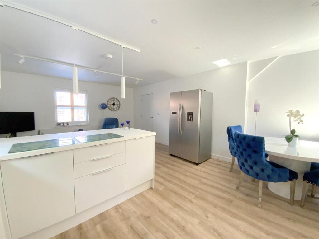 House in Grimsby, Healing - View 4