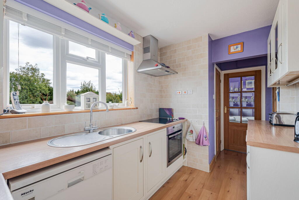 Chestnut Way, Bramley, Guildford, GU5 0JE photo 4
