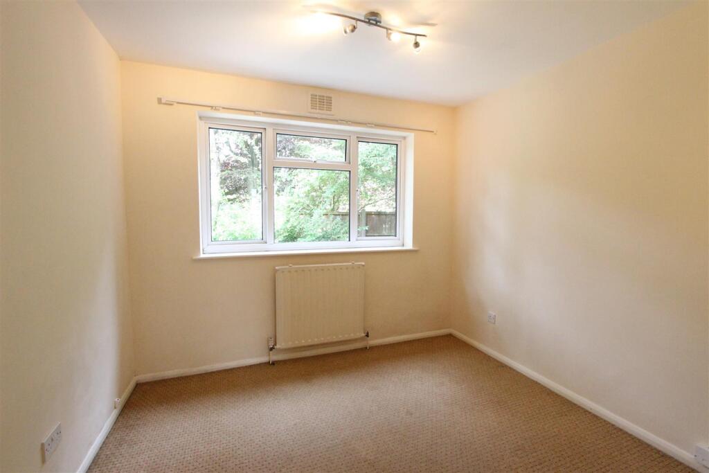 Apartment in Southall - View 5