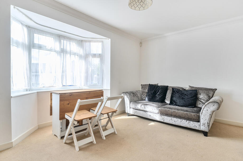 Apartment in Southampton - View 3