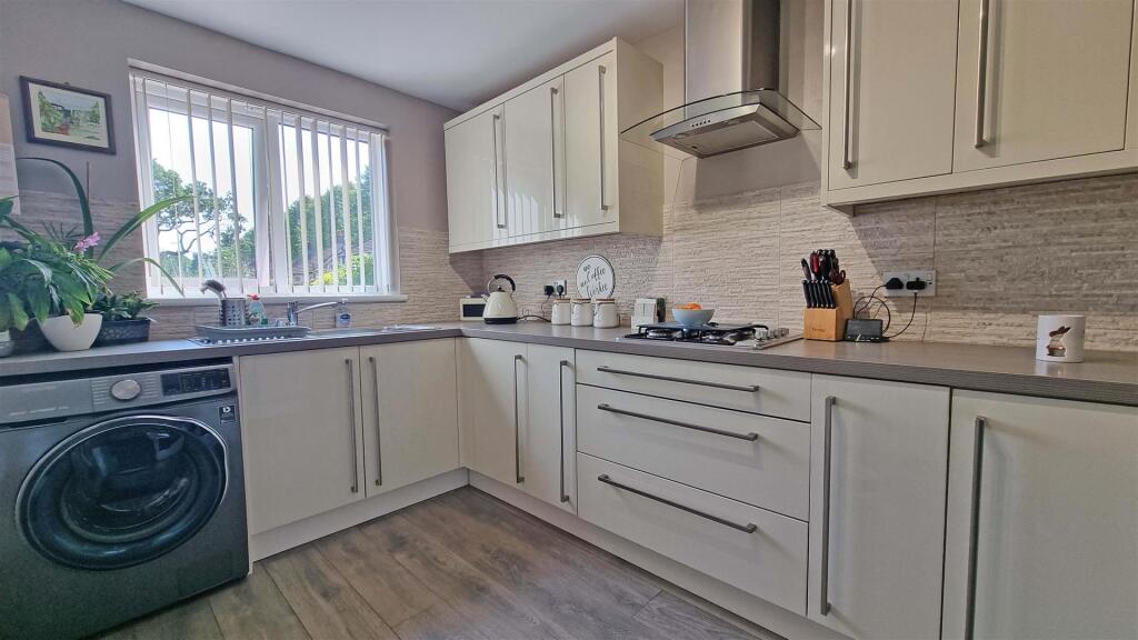 Chesterfield Close, Nortfield photo 4