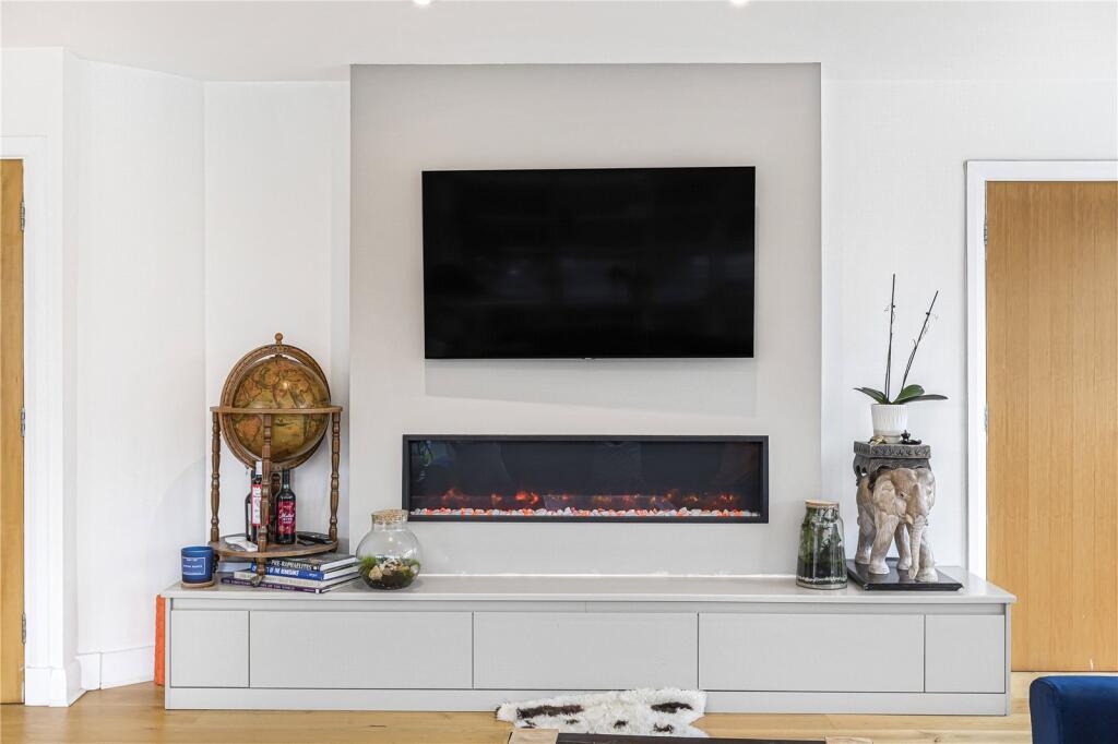 2 bedroom penthouse for rent