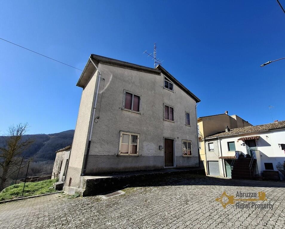Main image of property: Pescolanciano, Isernia, Molise
