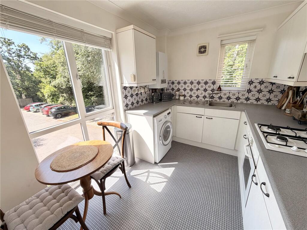 Apartment in Poole - View 3