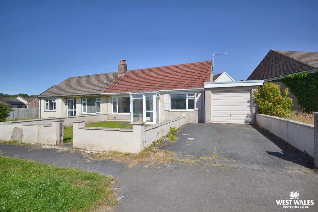 3-bed semi-detached on Maesglas, Cardigan, £185,000