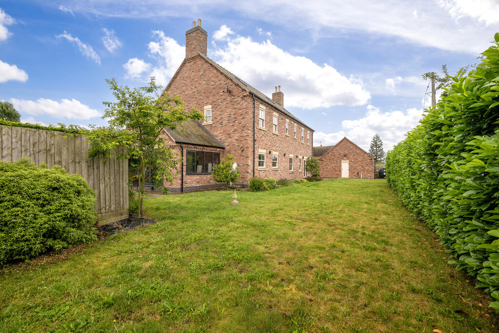 Lincoln Court, Lincoln Road, Fenton, Lincoln, Lincolnshire, LN1 2ZZ photo 3