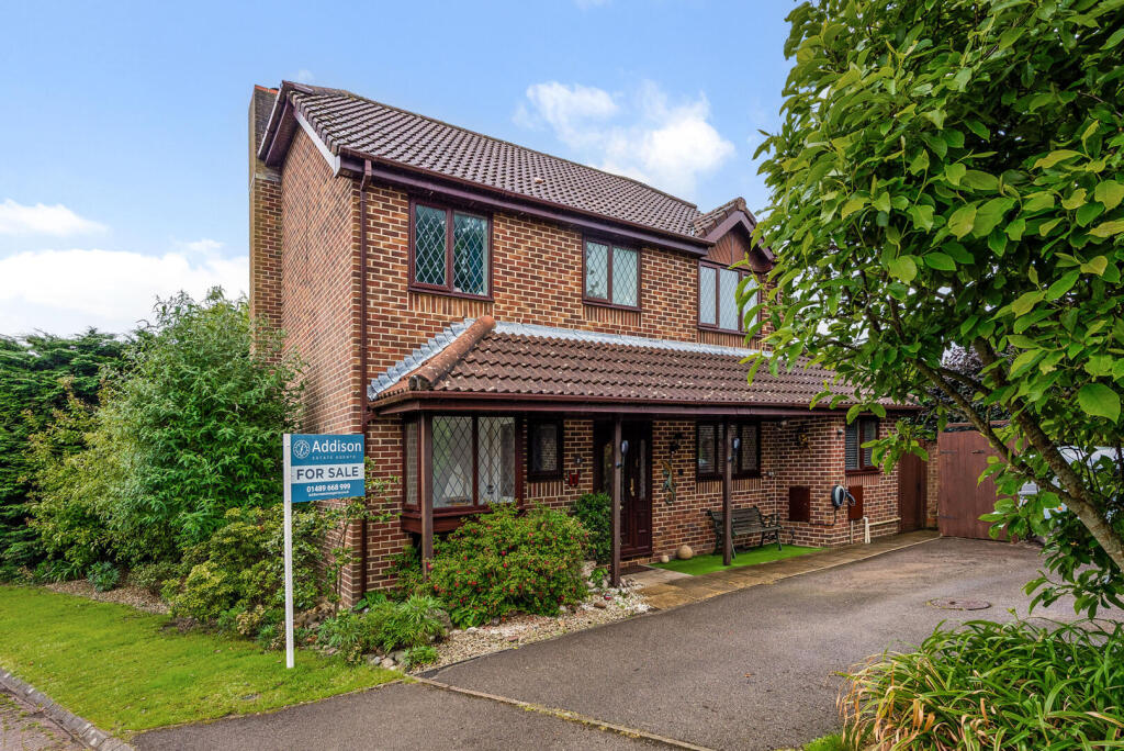 4-bed house on Laxton Close, Locks Heath, Southampton, £600,000