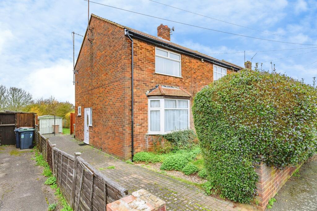 Main image of property: Runfold Avenue, Luton, Bedfordshire, LU3