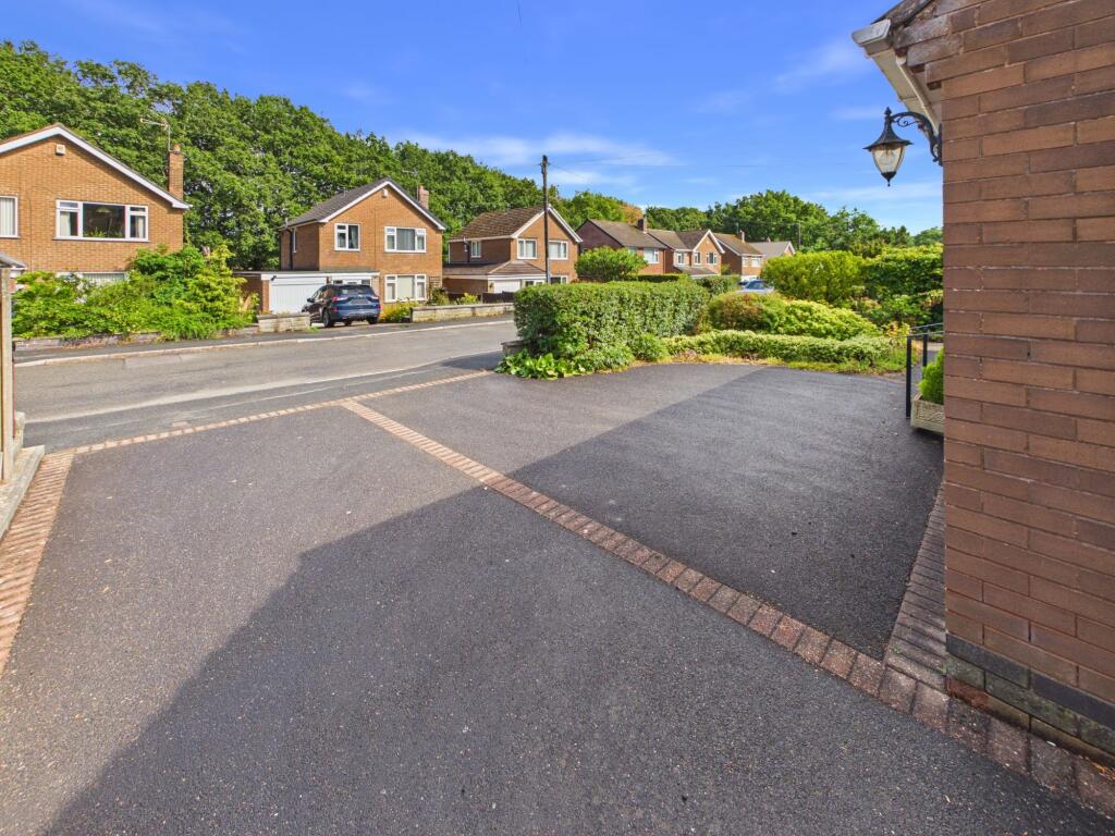 Russell Gardens, Old Tupton, S42 photo 4
