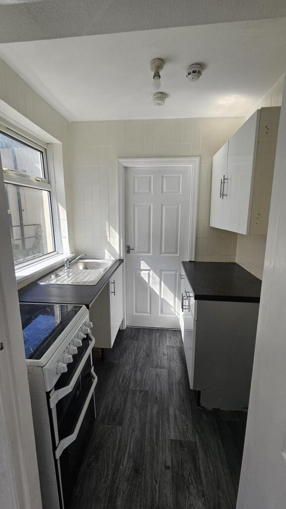Main image of property: Flat 3, 21 East Topping Street