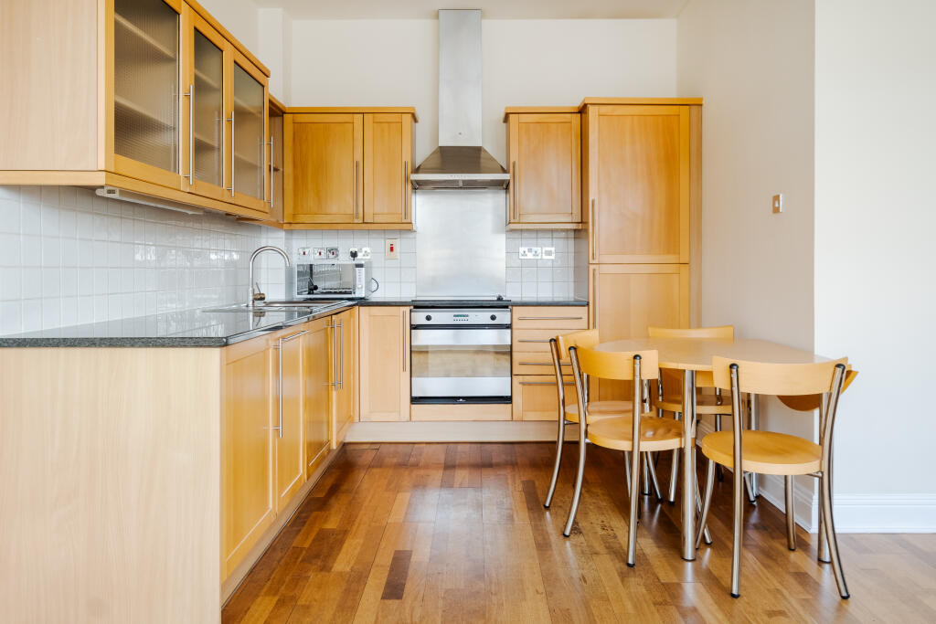 Apartment in London, St Luke's, Finsbury - View 2