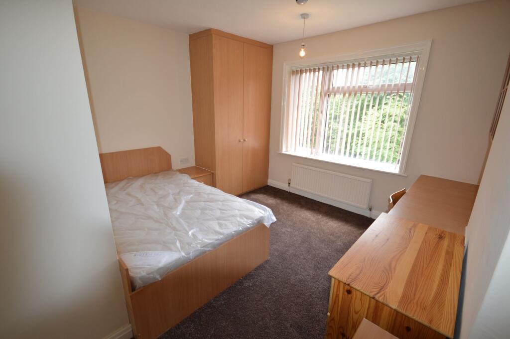Apartment in Leeds, Beckett Park, Headingley - View 4