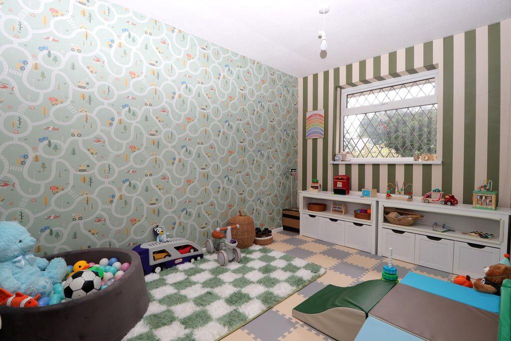 House in Staffordshire Moorlands, Biddulph - More