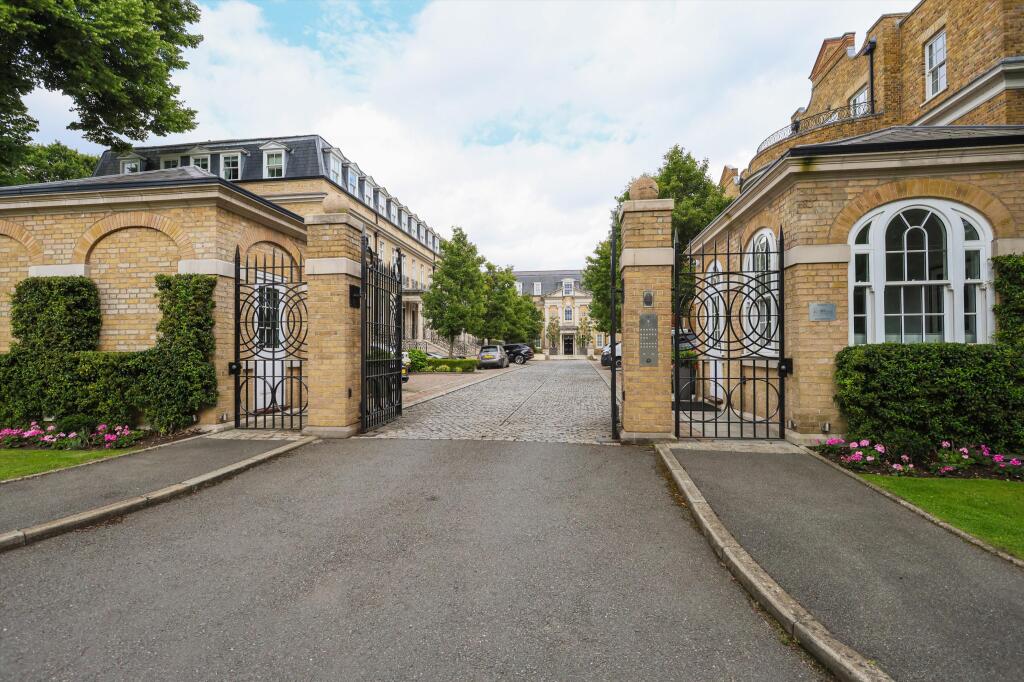 Charlotte Terrace, Princess Square, Esher, Surrey, KT10 photo 2