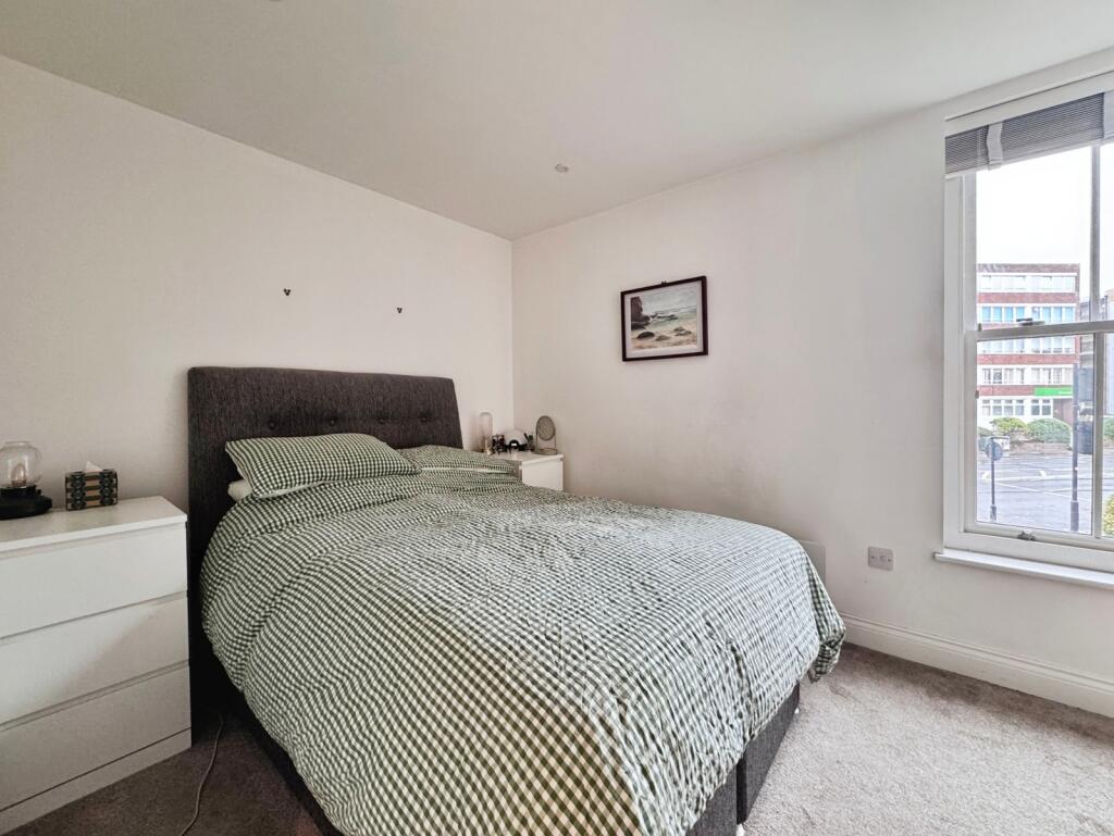 Apartment in Aylesbury, Buckinghamshire - View 5