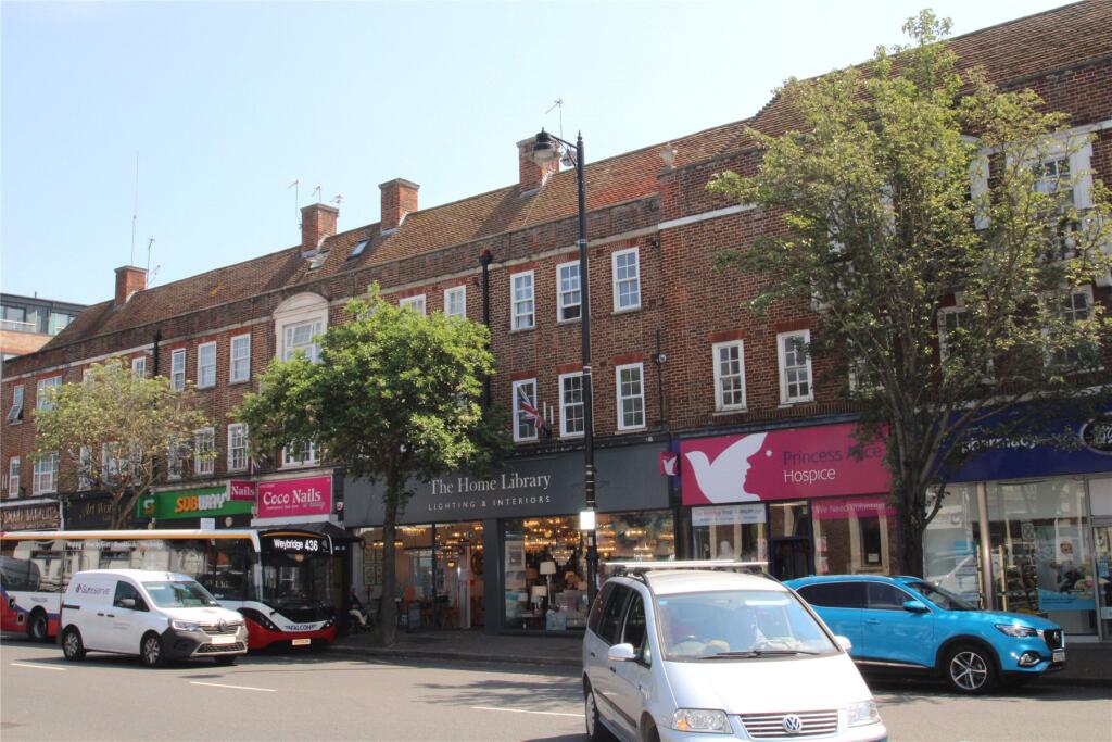 1-bed flat on High Street, Weybridge, KT13, £180,000
