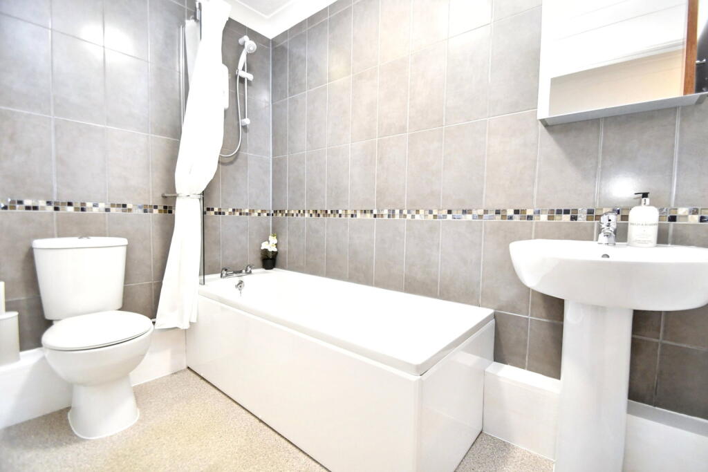 Apartment in Truro - View 5