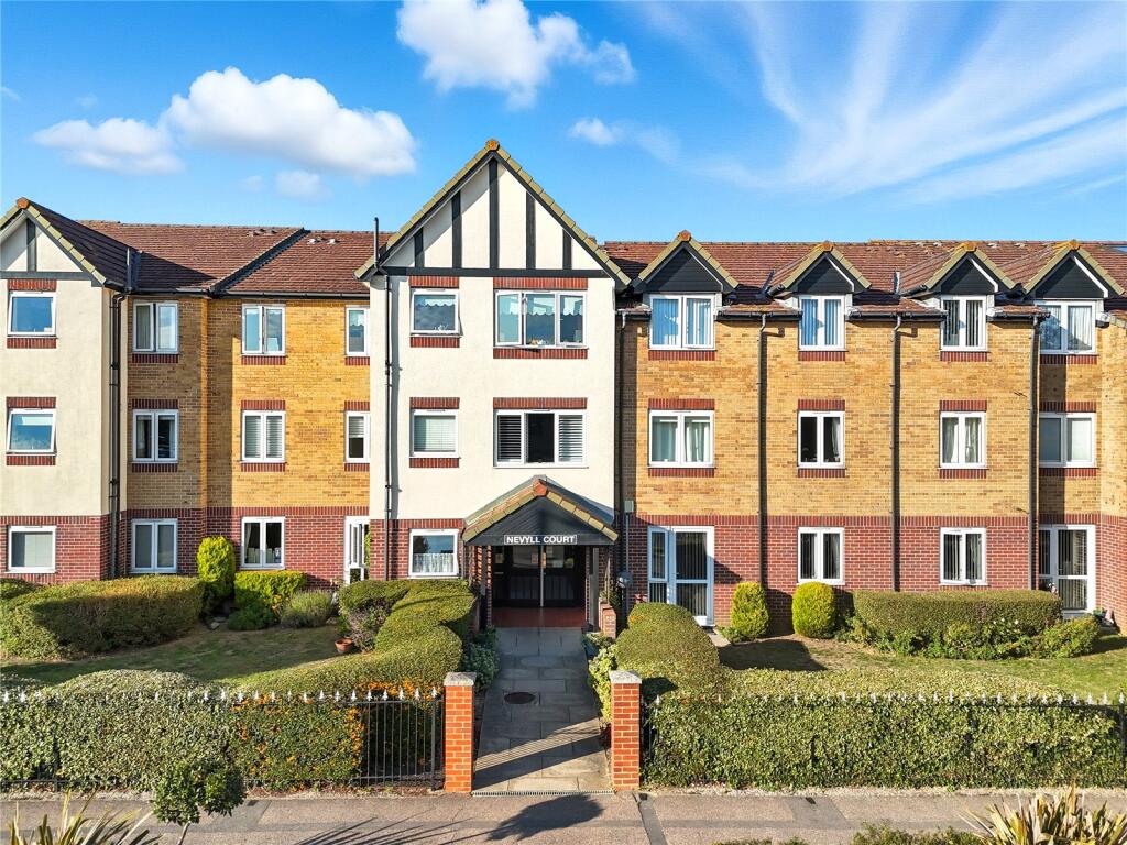 1-bed flat on Station Road, Thorpe Bay, Essex, SS1, £147,500