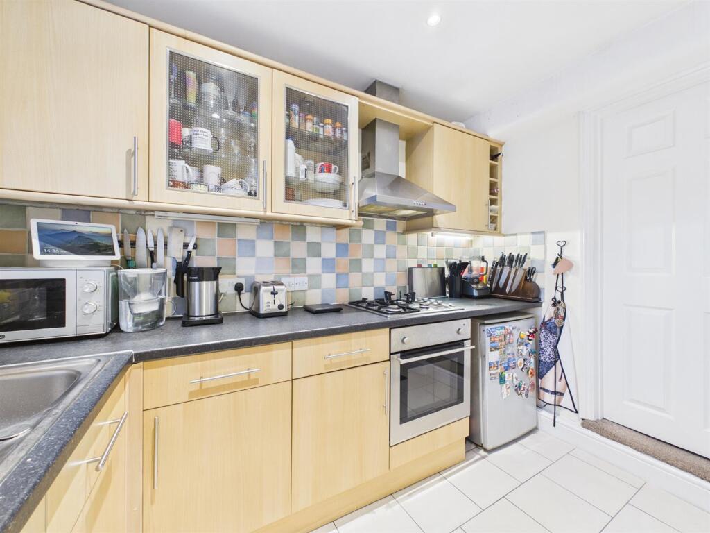Farningham Road, Caterham photo 3