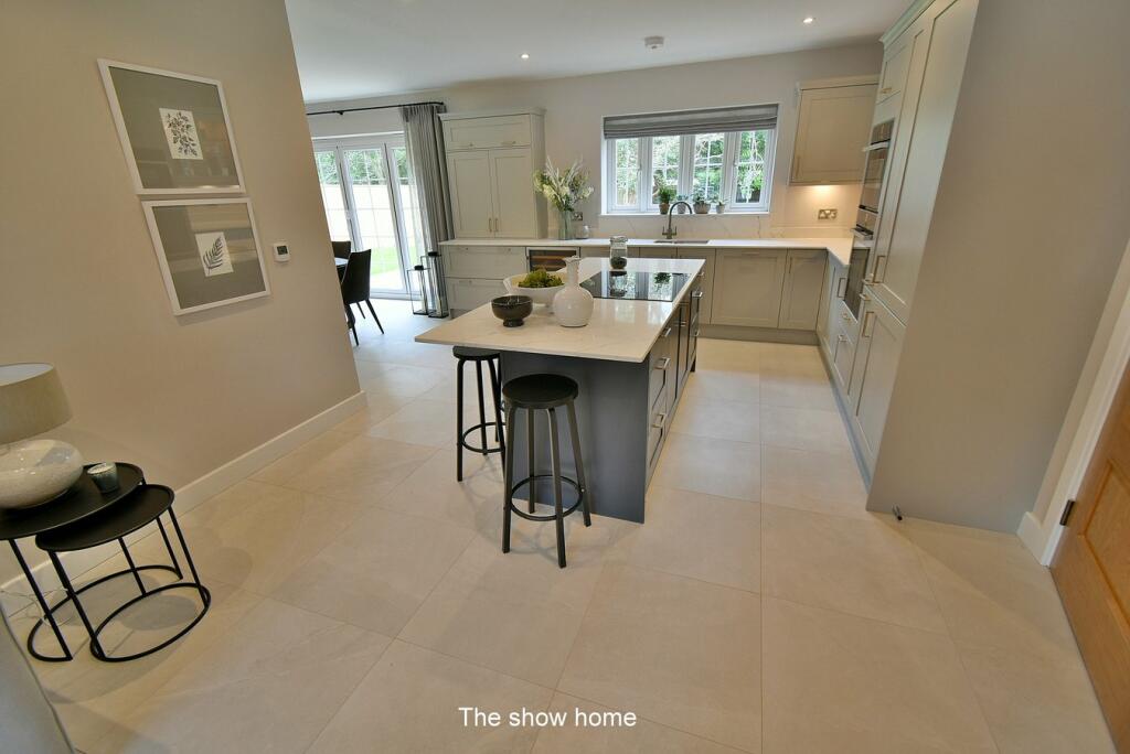 The Warren, Badgers Walk, Ferndown, BH22 photo 3