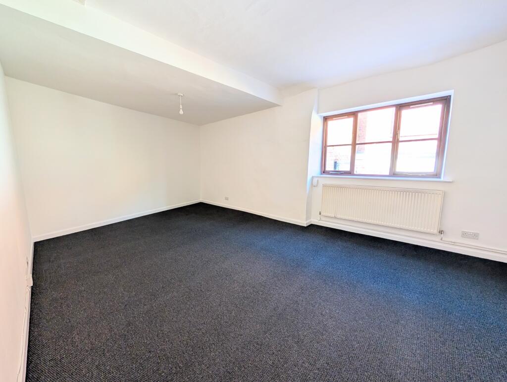 Apartment in Kettering, North Northamptonshire - View 5