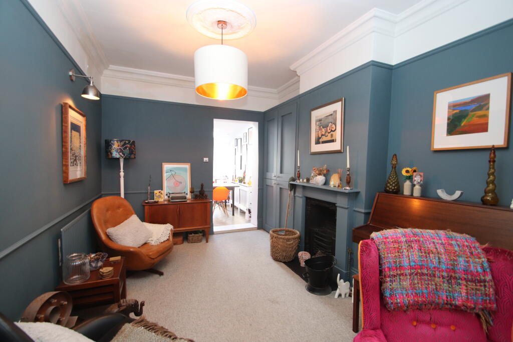House in Portsmouth, Southsea - More