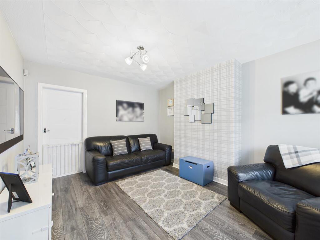 Spruce Avenue, Johnstone - View 3