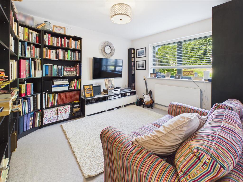 House in Worcester, Worcestershire - More