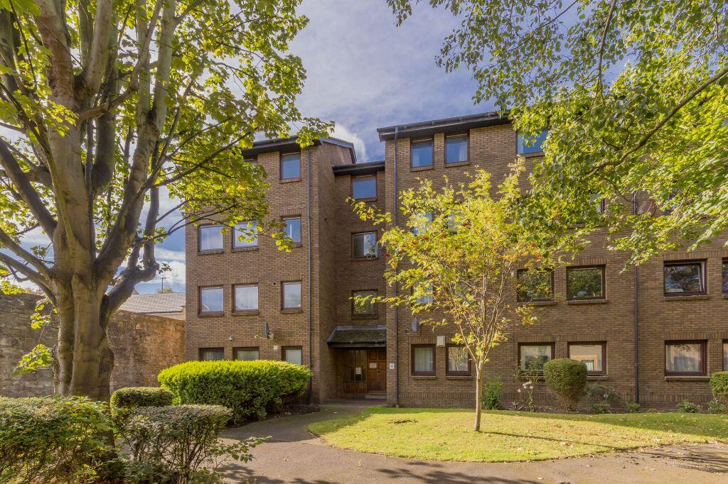 Main image of property: 4/5 New Johns Place, Edinburgh, EH8 9XH