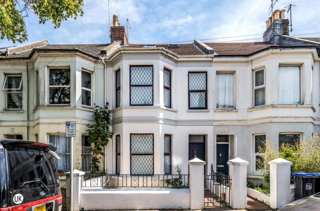 Main image of property: Room 2, 52 Ashdown Road, Worthing, West Sussex, BN11