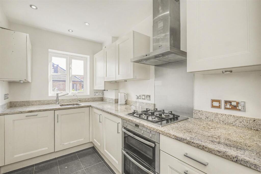Crown Street, Redbourn, St. Albans photo 2