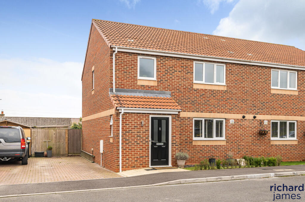 3-bed semi-detached on Willis Way, Purton, Purton, SN5, £372,500