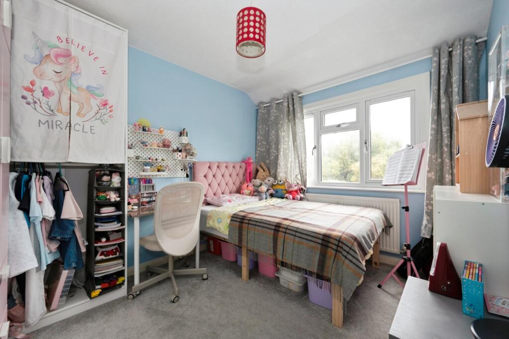 House in Kingston upon Thames - More